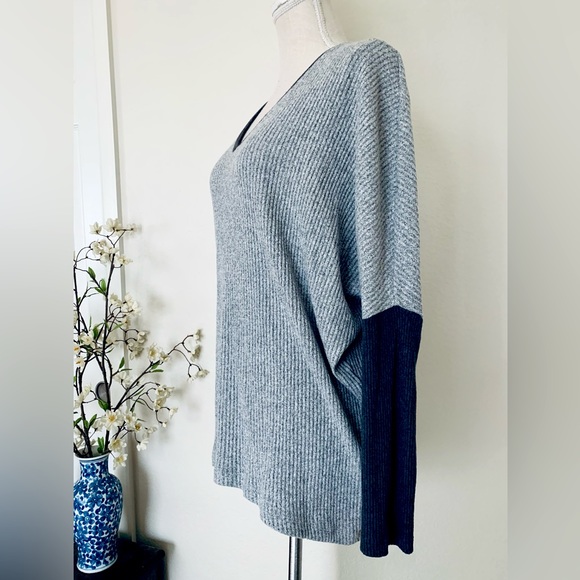 WHBM Oversized Pullover Sweater - Picture 5 of 10